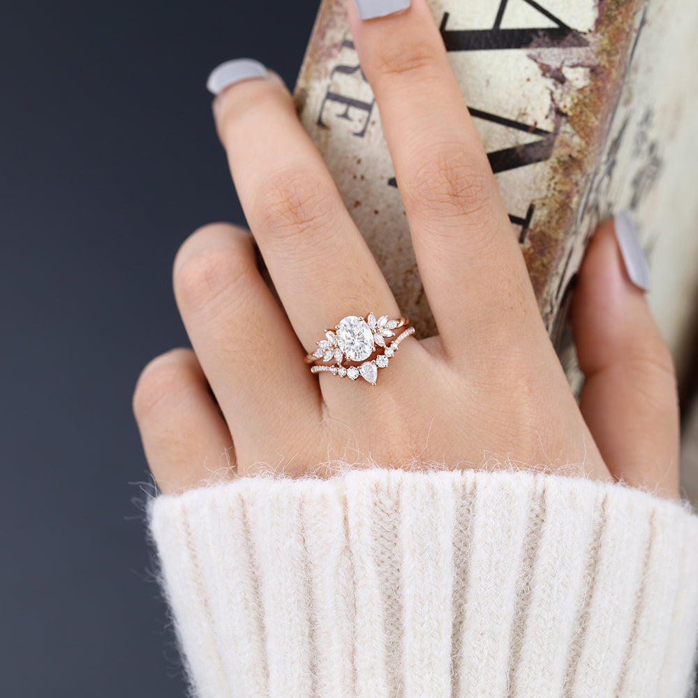 Piper-1.33 Carats Oval Moissanite Cluster Bridal Ring Set