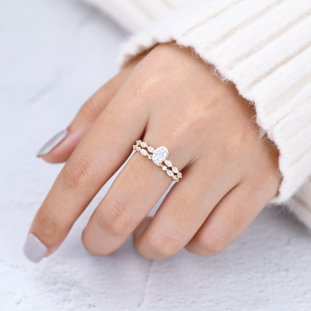 Valentina-0.84 Carats Oval Moissanite Pave Bridal Ring Set