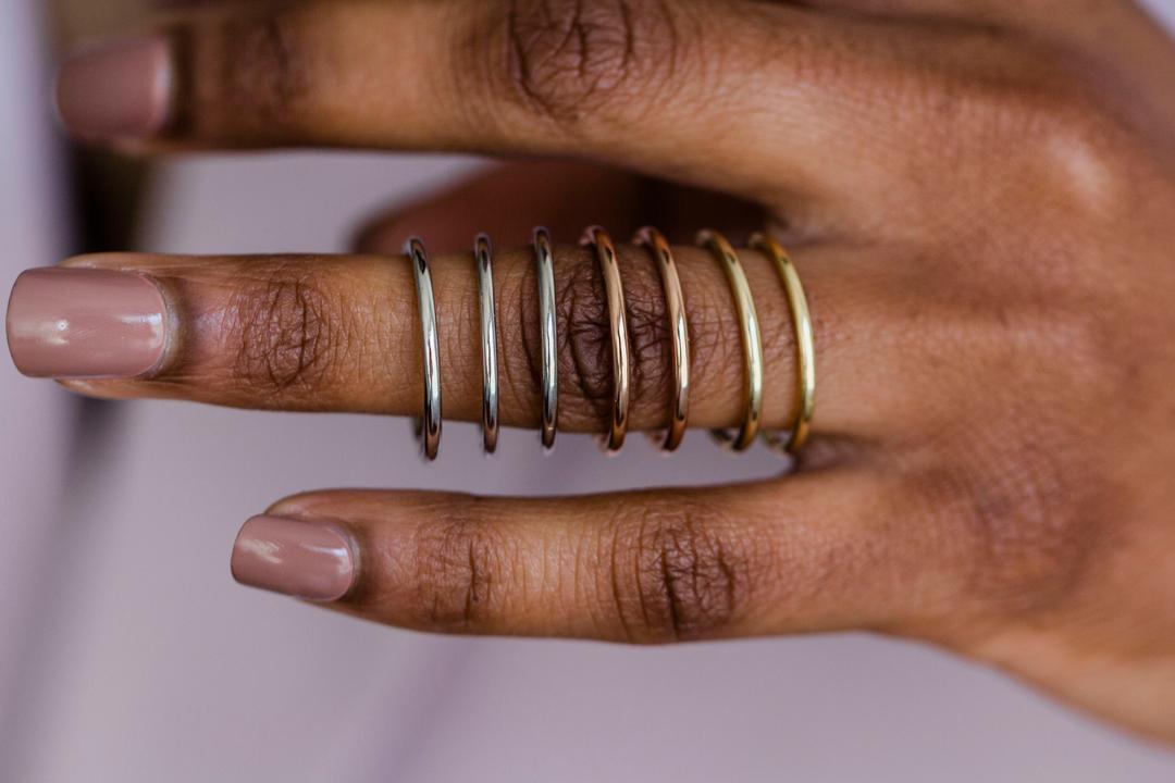 Eli-classic plain Wedding Band