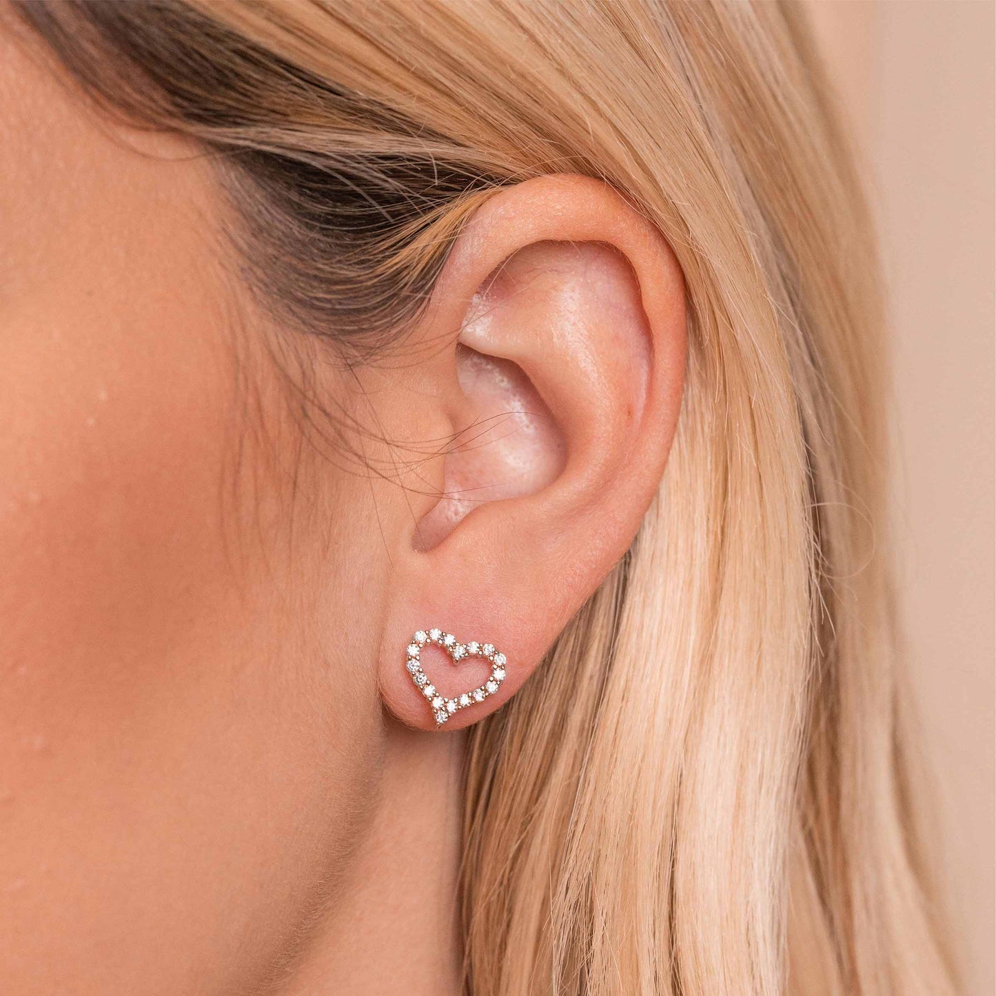 Luna- 1.0 CT Round Moissanite Heart Stud Earrings