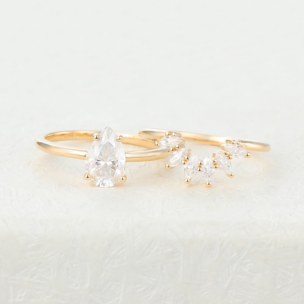 Jade-1.5 Carats Pear Moissanite Cluster Bridal Ring Set
