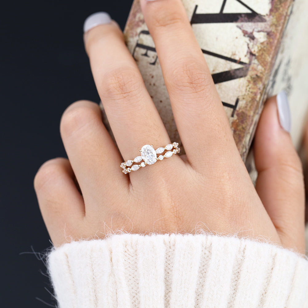 Valentina-0.84 Carats Oval Moissanite Pave Bridal Ring Set