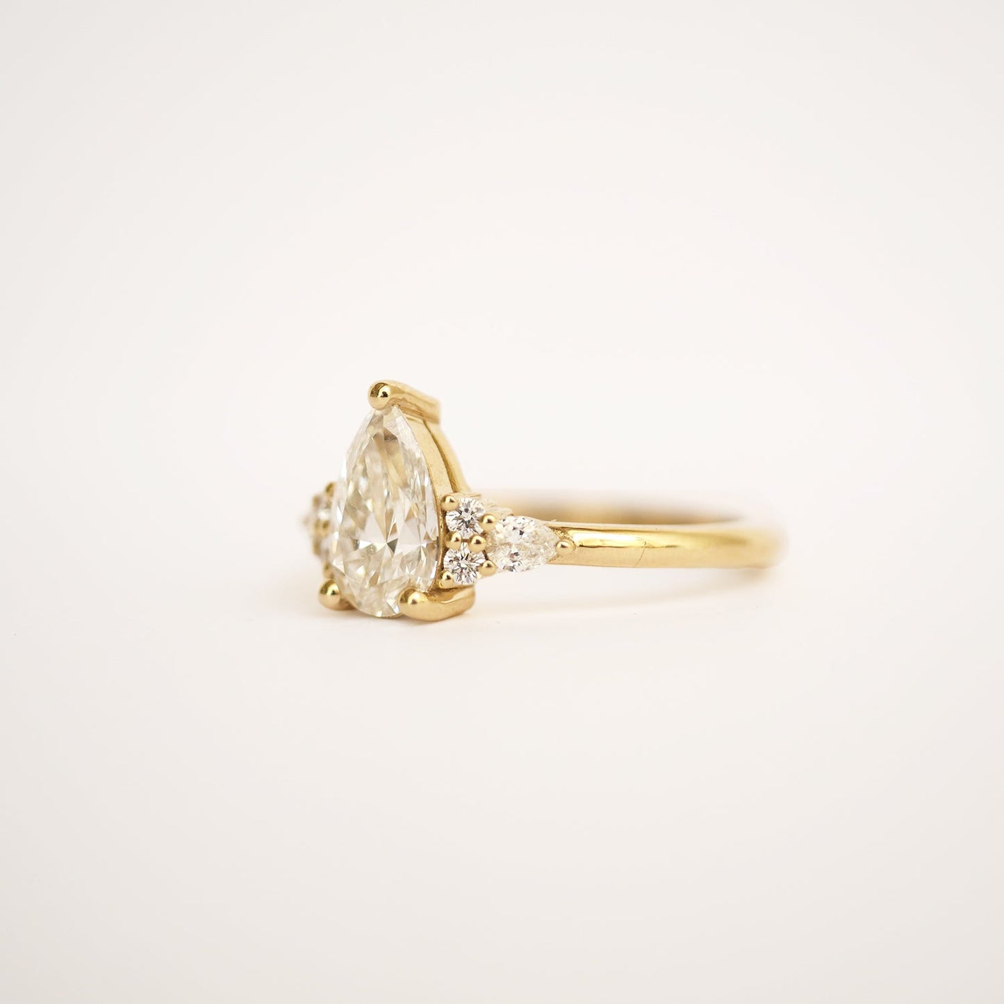 1.0 CT Pear Shape CVD Diamond Cluster Setting Engagement Ring