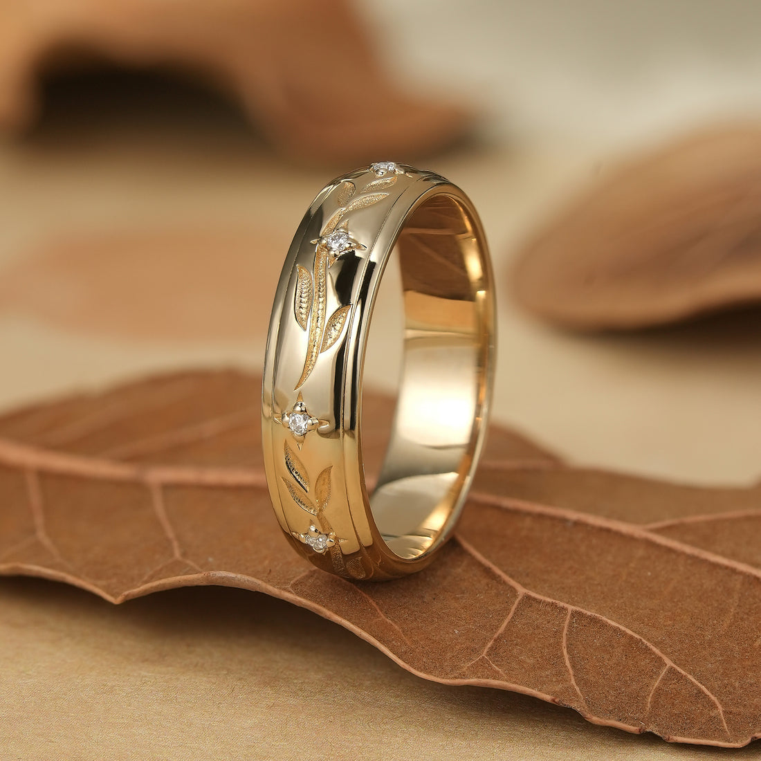 Round Moissanite diamond Men's Wedding Band