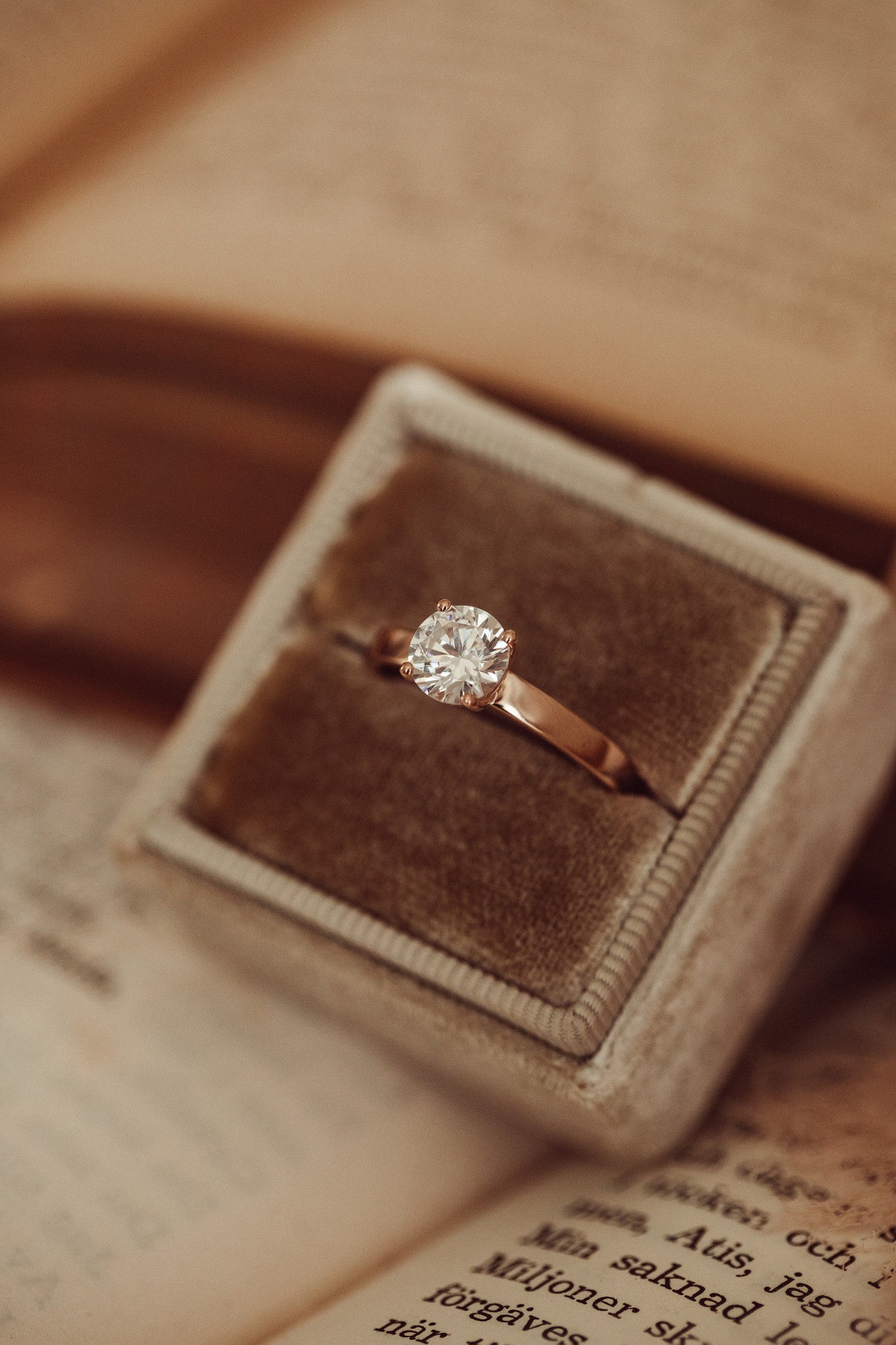 1.00 CT Carats Round Cut Moissanite diamond Solitaire Style Engagement Ring