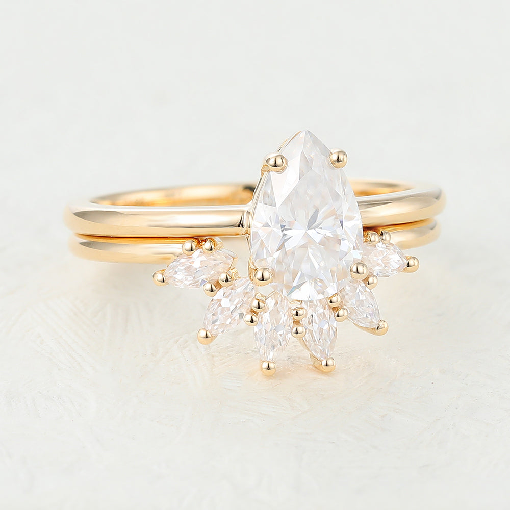 Jade-1.5 Carats Pear Moissanite Cluster Bridal Ring Set
