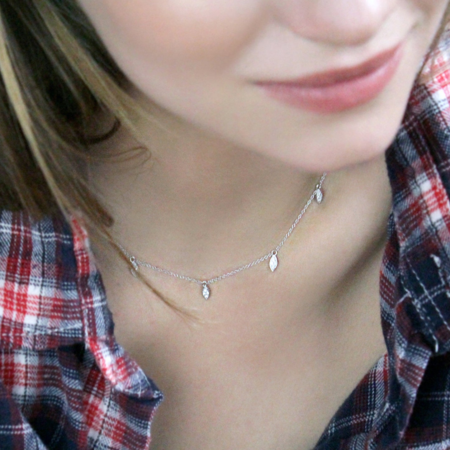 John-0.10 Carats Round Moissanite leaf Necklace