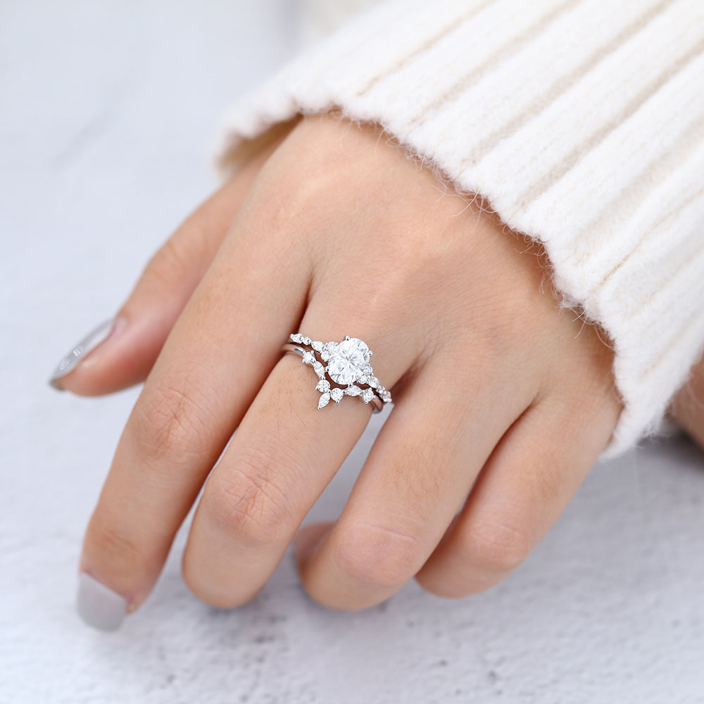 Delilah-1.33 Carats Oval Moissanite Cluster Bridal Ring Set