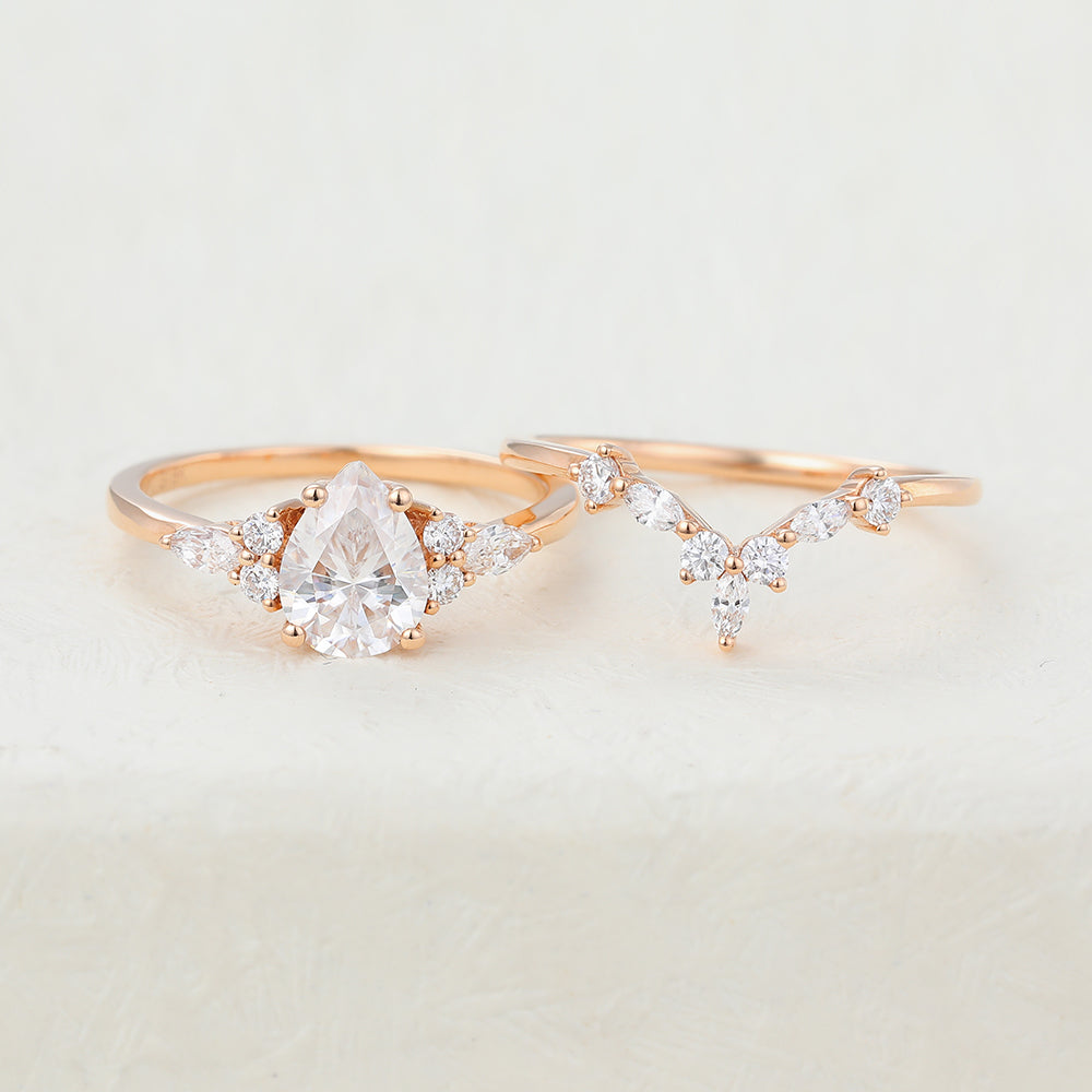 Jasmine-1.20 Carats Pear Moissanite Cluster Bridal Ring Set