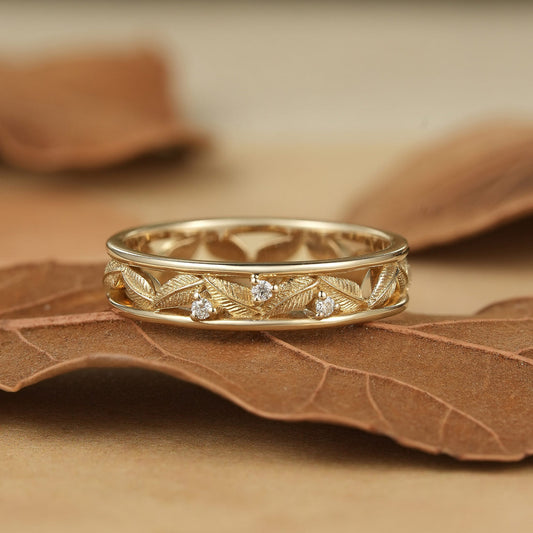Round Moissanite diamond Men's Wedding Band