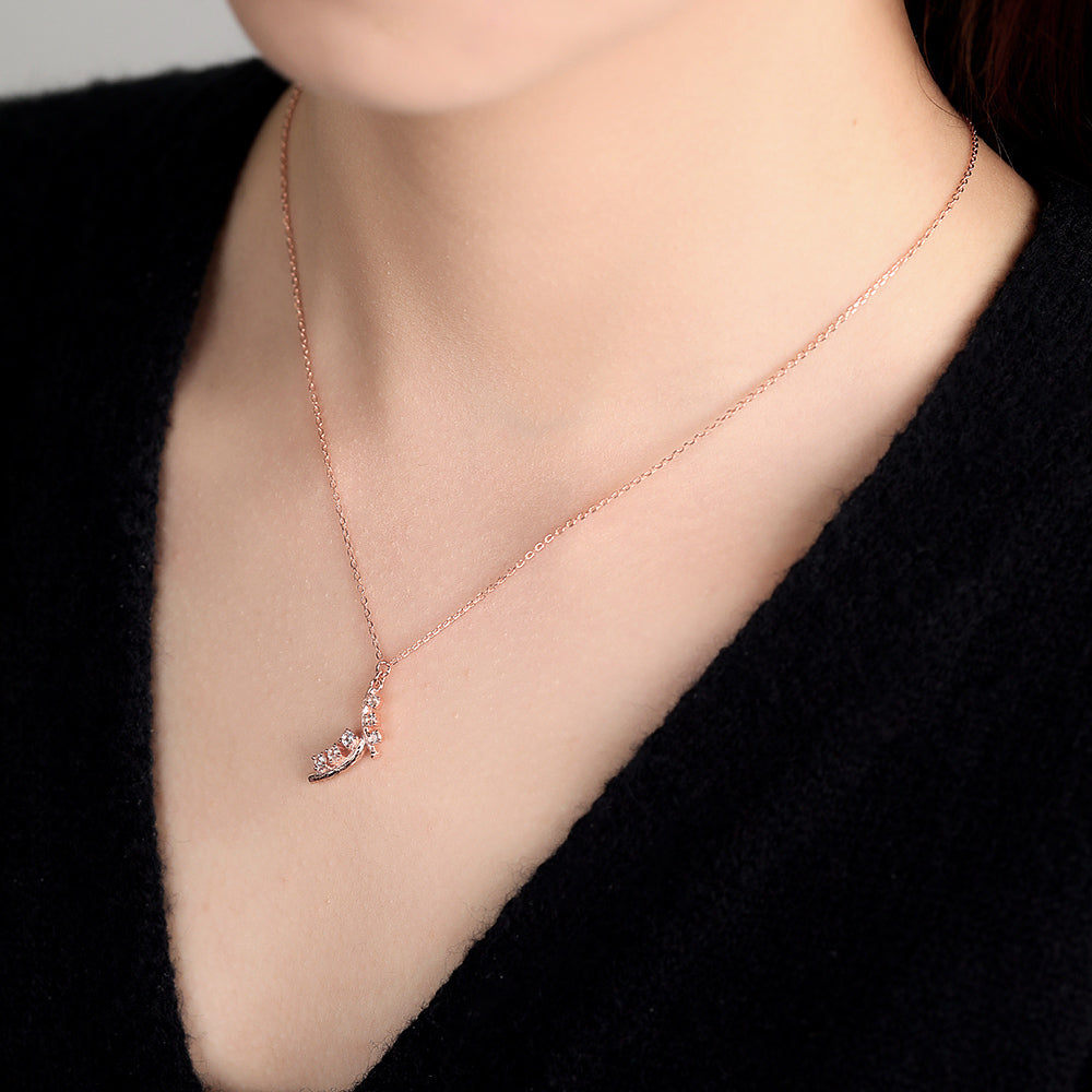 Willow-0.39 Carats Round Moissanite Unique Necklace