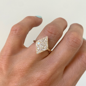 0.3 CT Oval Shape CVD Diamond Kite Engagement Ring