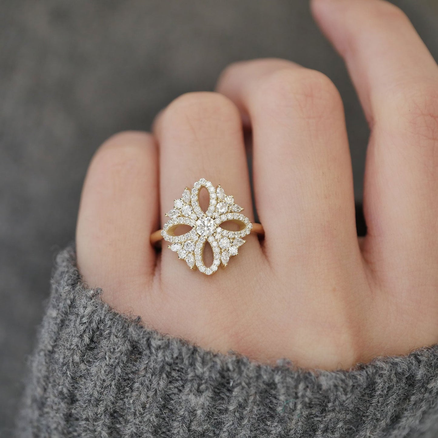 1.0 CT Round Shape CVD Diamond vintage-inspired Engagement Ring