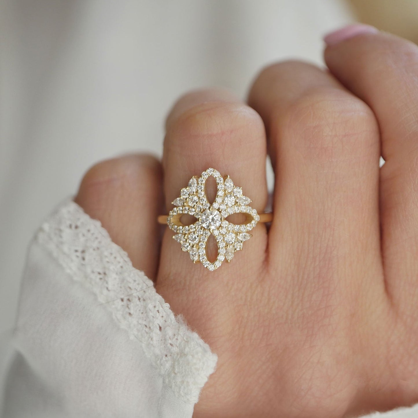 1.0 CT Round Shape CVD Diamond vintage-inspired Engagement Ring