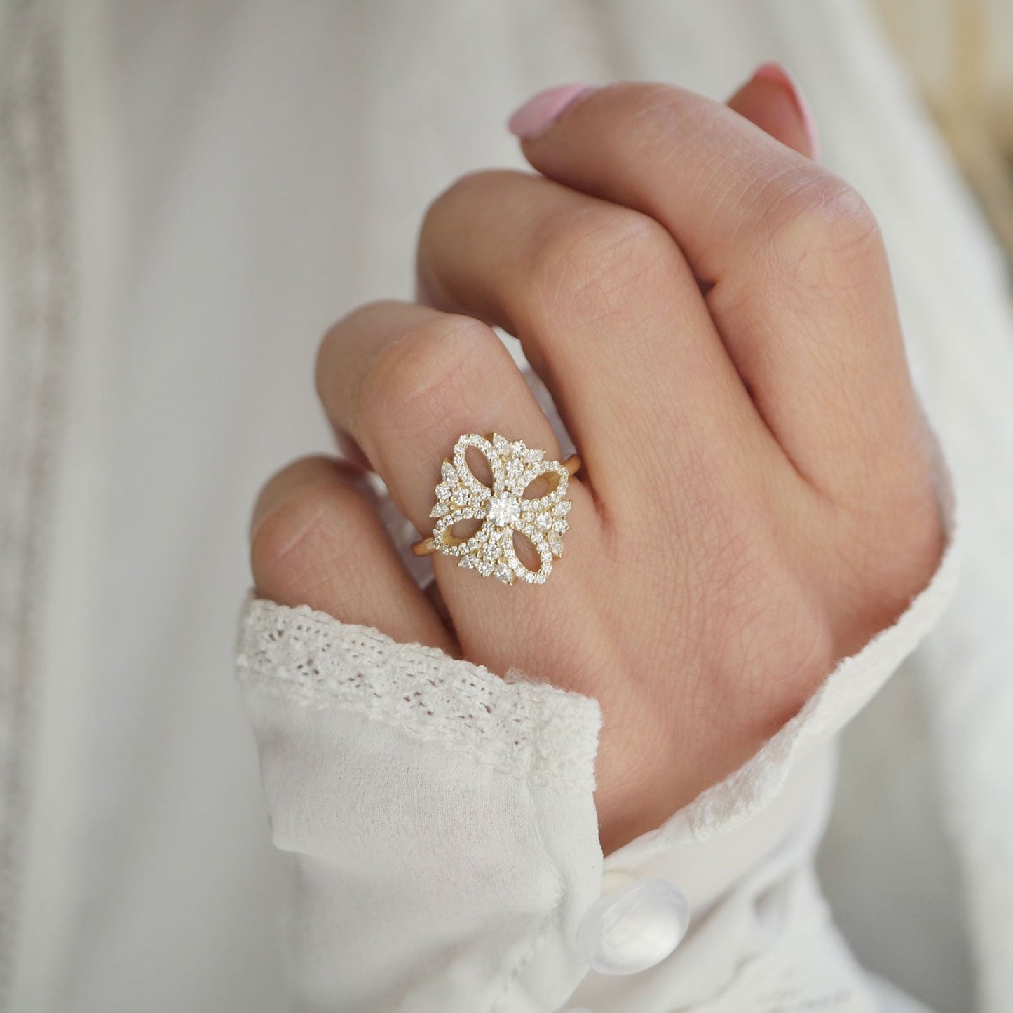 1.0 CT Round Shape CVD Diamond vintage-inspired Engagement Ring