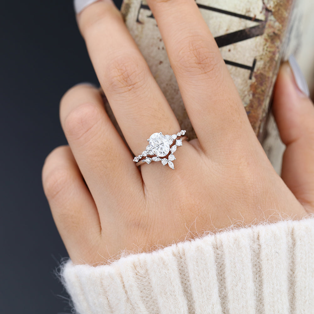 Delilah-1.33 Carats Oval Moissanite Cluster Bridal Ring Set