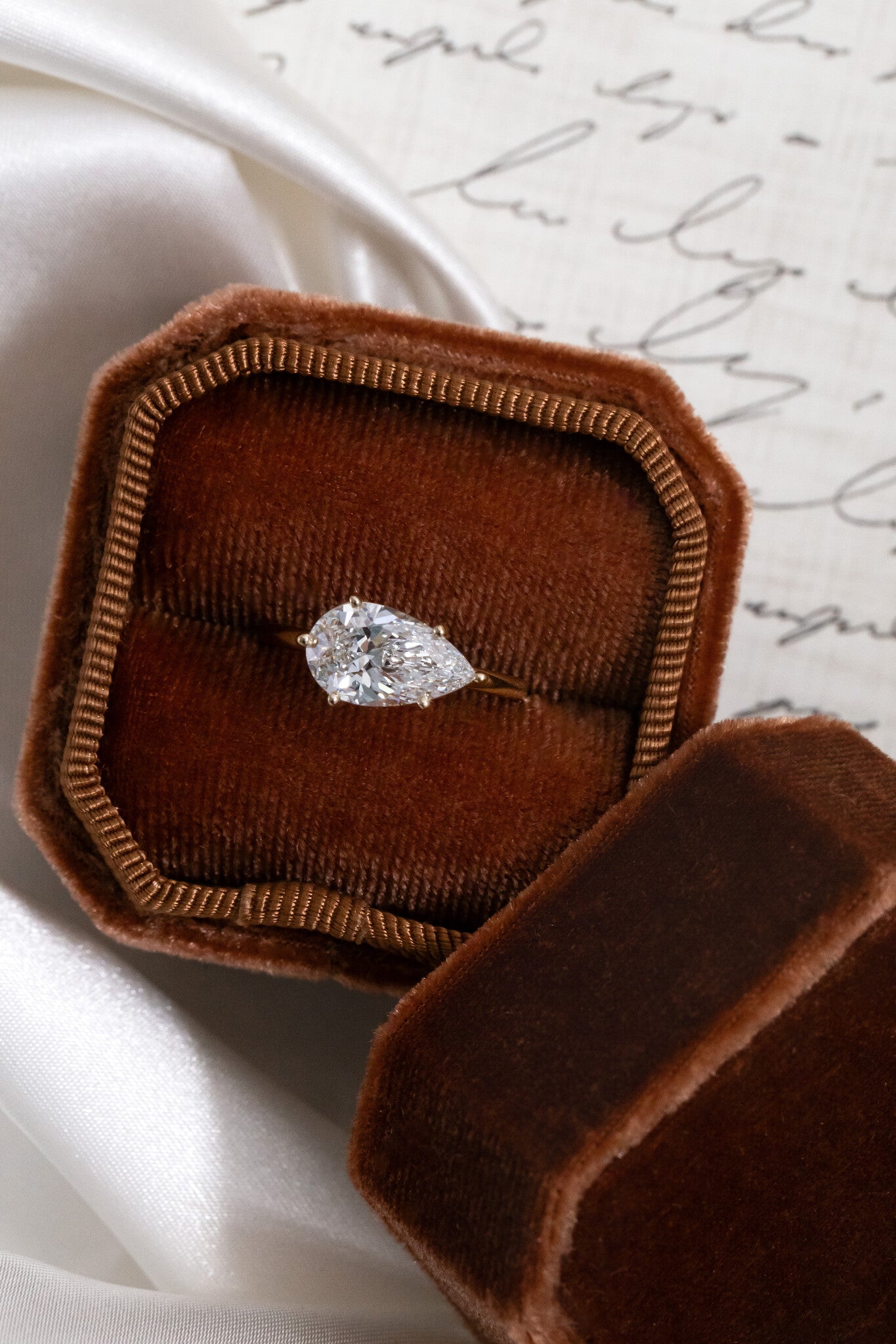 1.00 CT Carats east-west Pear Cut Moissanite diamond Solitaire Style Engagement Ring